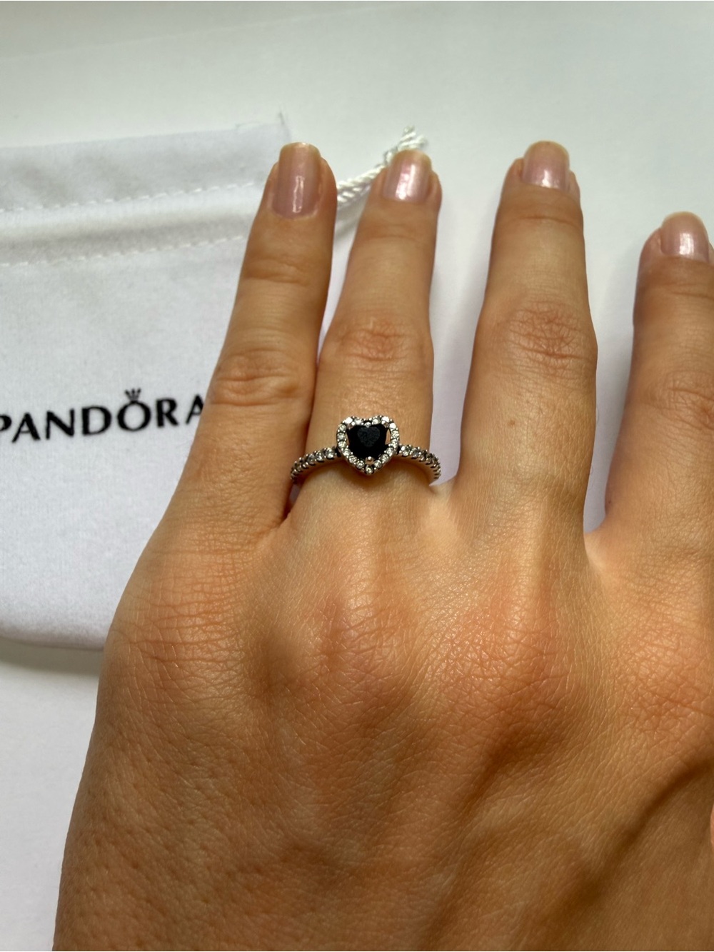 Pandora Elevated Black Heart Ring
Sterling silver size 6 NEW WITHOUT BAG!!!!!!! - Picture 7 of 7